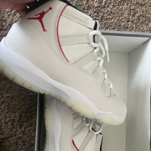 Size 10 jordans breeds only worn twice - Picture 4 of 4